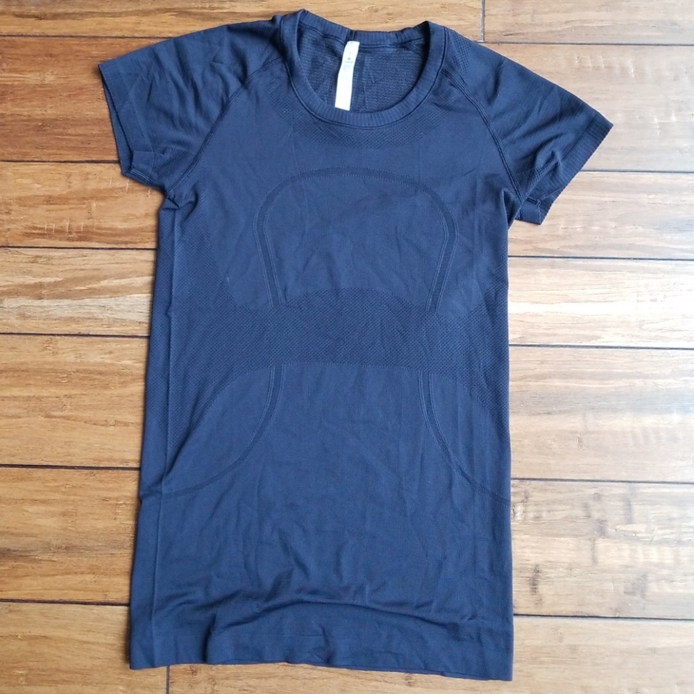 Lululemon women's shirt